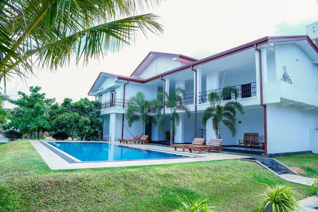Sea Lagoon Beach Hotel Trincomalee Exterior foto