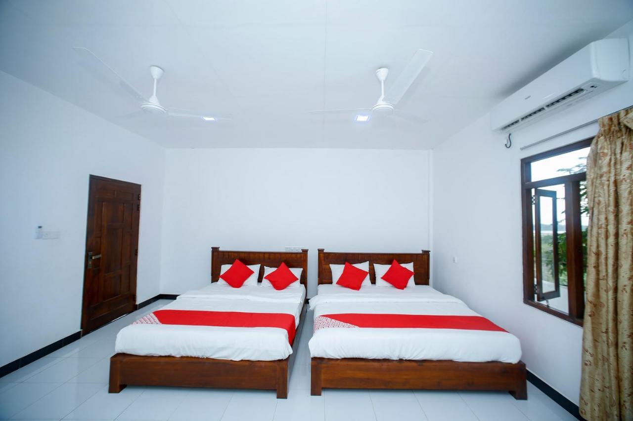 Sea Lagoon Beach Hotel Trincomalee Exterior foto