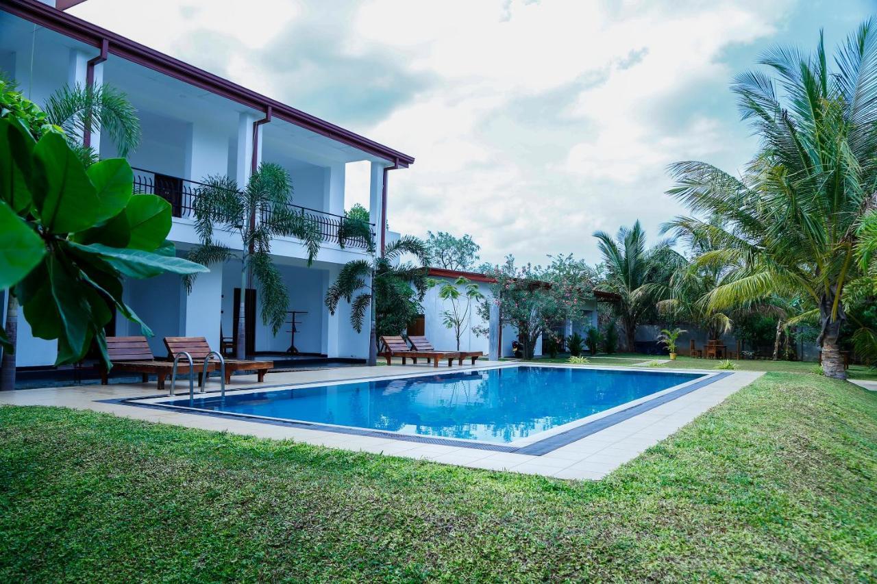 Sea Lagoon Beach Hotel Trincomalee Exterior foto