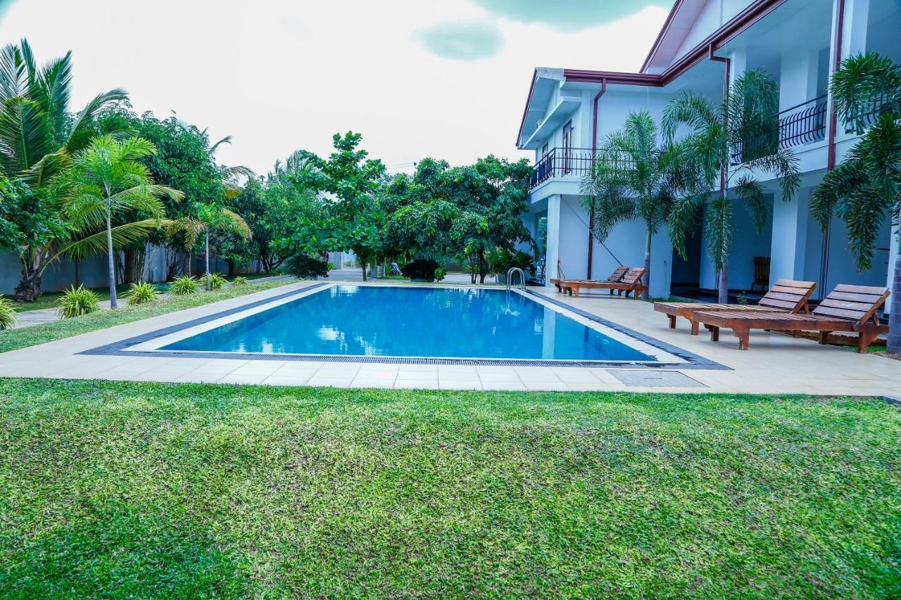 Sea Lagoon Beach Hotel Trincomalee Exterior foto